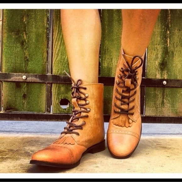 worn once BDG by Urban Outfitters boots - Picture 2 of 3